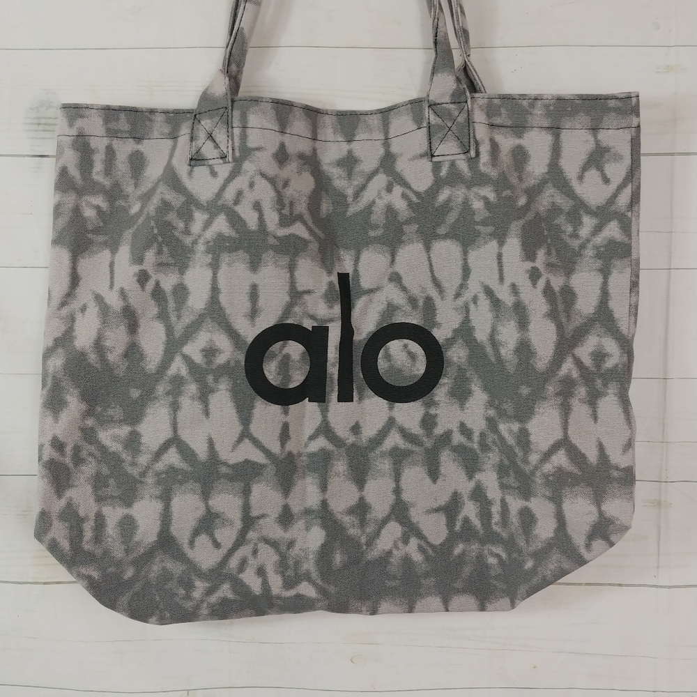 Alo Yoga Tote Large Work Out Bag
Gray Tie Dye